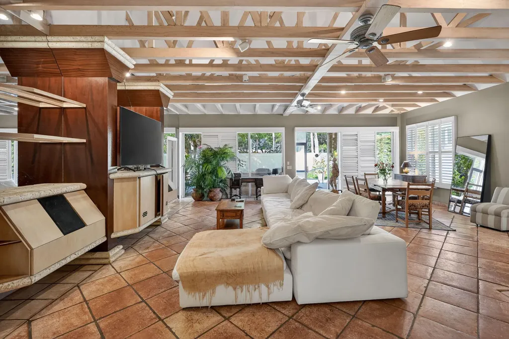 217 E Tall Oaks Circle Palm Beach Gardens FL 33410