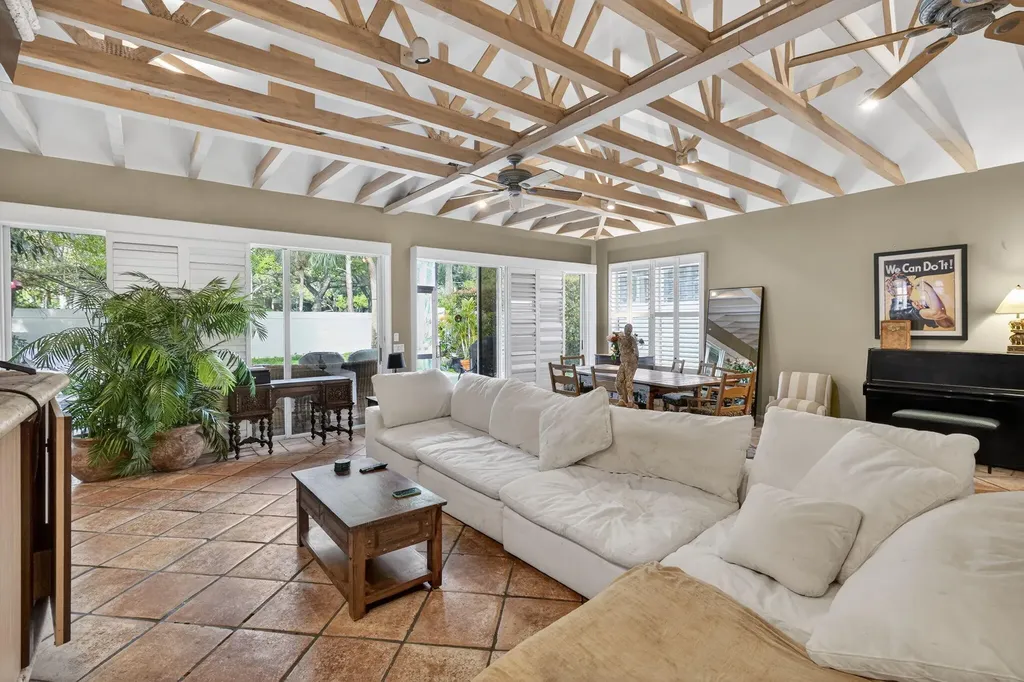 217 E Tall Oaks Circle Palm Beach Gardens FL 33410