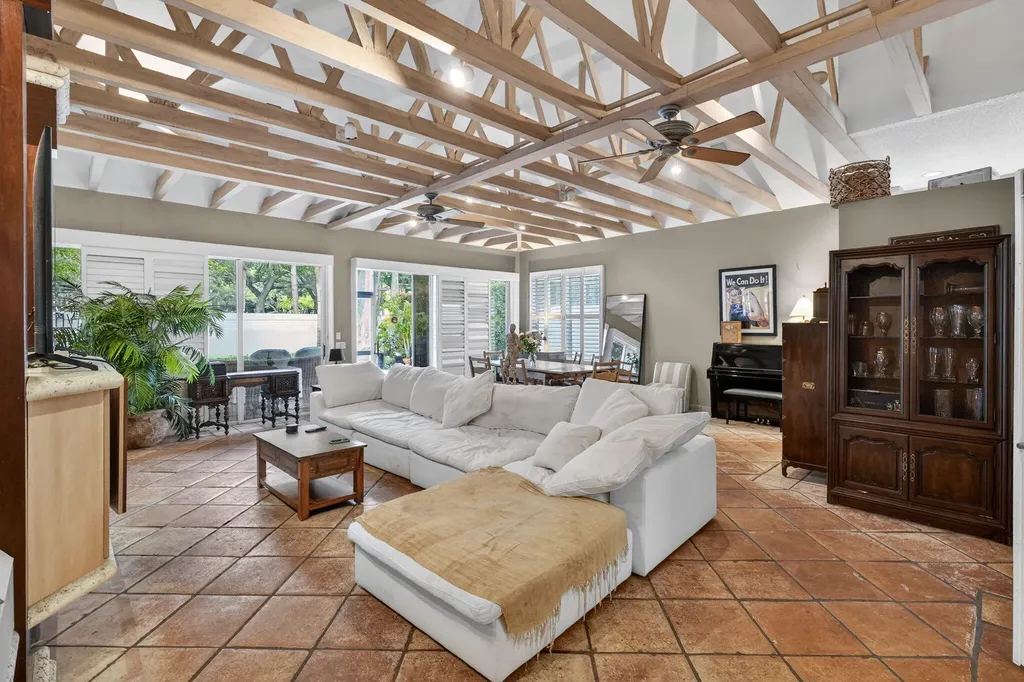 217 E Tall Oaks Circle Palm Beach Gardens FL 33410