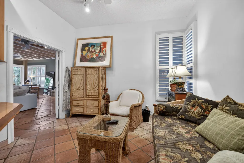 217 E Tall Oaks Circle Palm Beach Gardens FL 33410