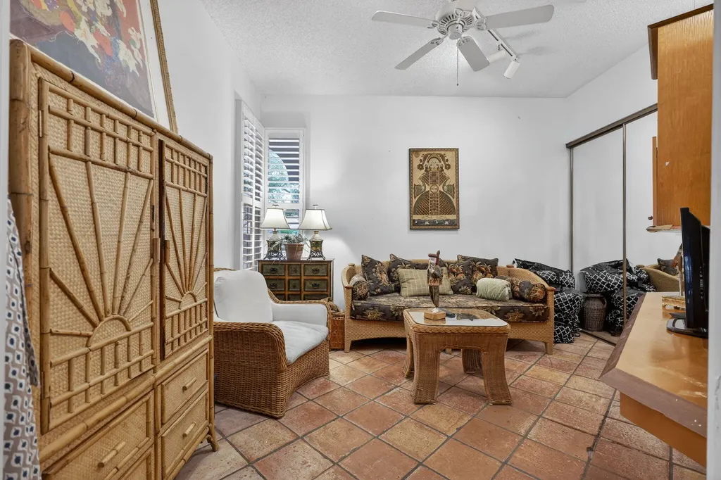 217 E Tall Oaks Circle Palm Beach Gardens FL 33410