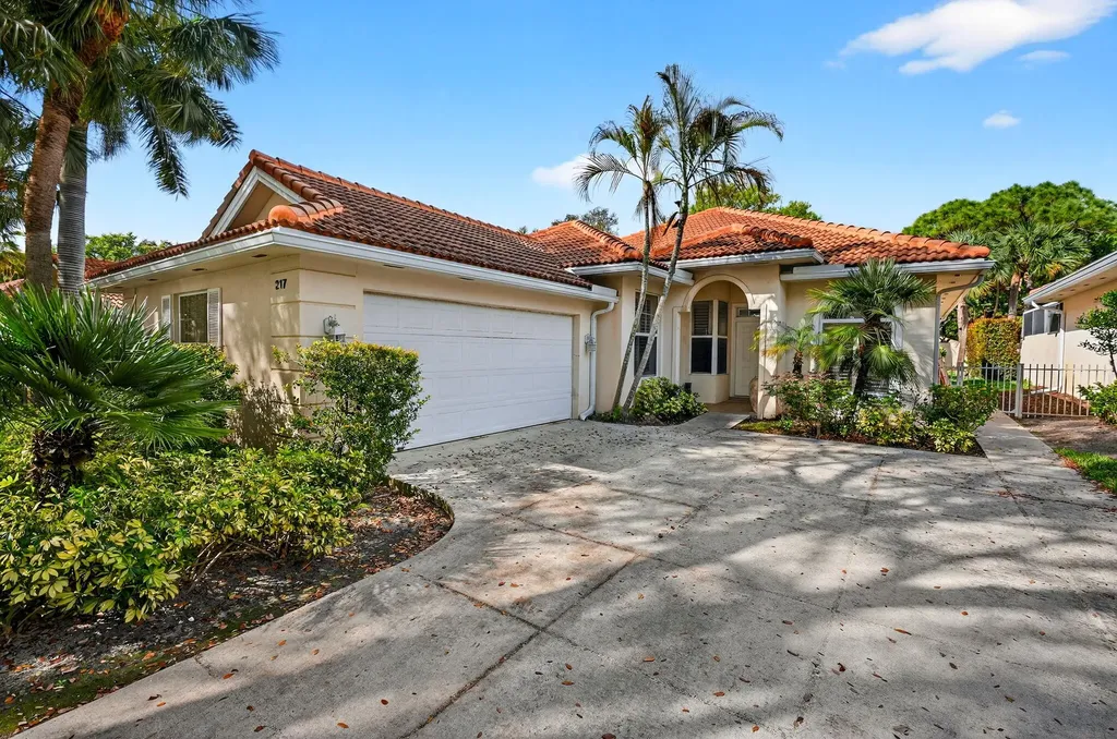 217 E Tall Oaks Circle Palm Beach Gardens FL 33410