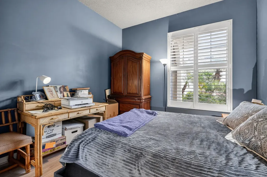 217 E Tall Oaks Circle Palm Beach Gardens FL 33410