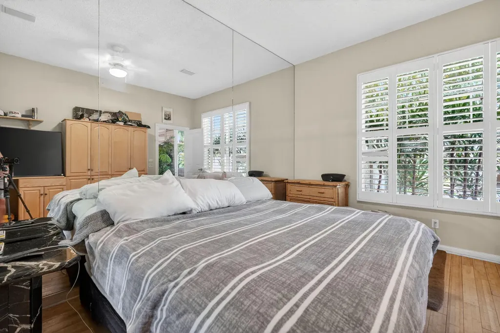 217 E Tall Oaks Circle Palm Beach Gardens FL 33410
