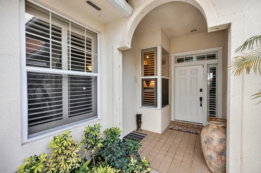 217 E Tall Oaks Circle Palm Beach Gardens FL 33410