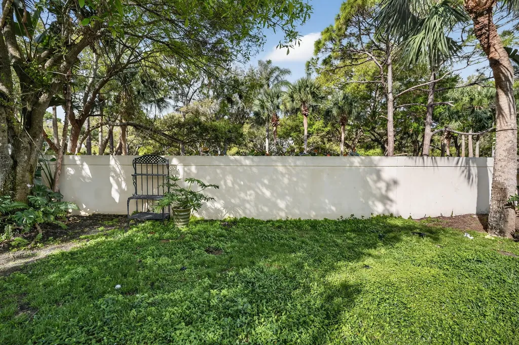 217 E Tall Oaks Circle Palm Beach Gardens FL 33410