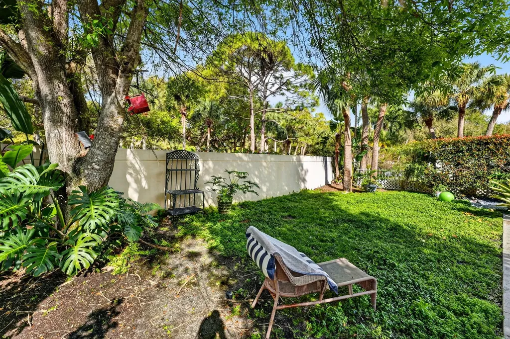 217 E Tall Oaks Circle Palm Beach Gardens FL 33410