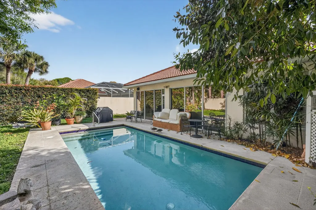 217 E Tall Oaks Circle Palm Beach Gardens FL 33410
