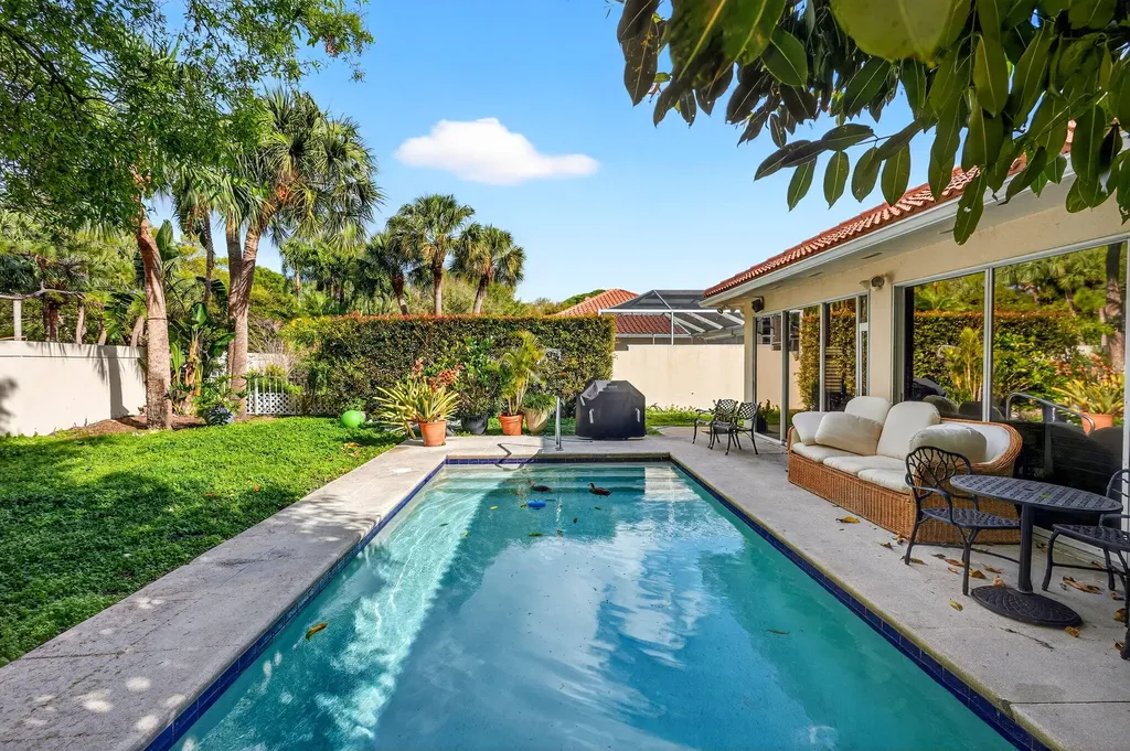 217 E Tall Oaks Circle Palm Beach Gardens FL 33410