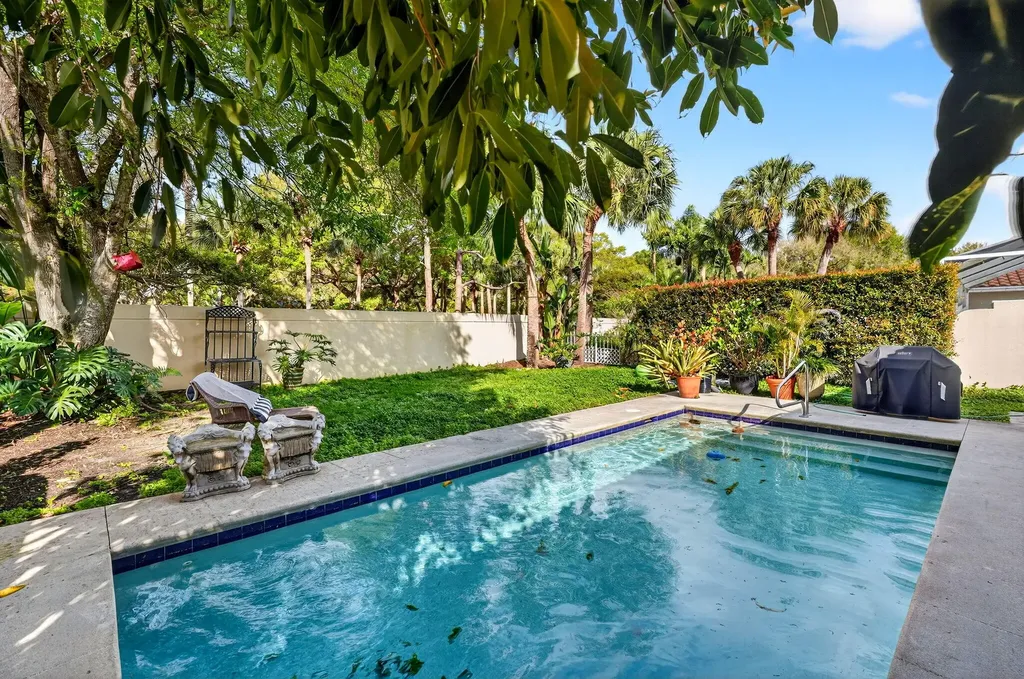 217 E Tall Oaks Circle Palm Beach Gardens FL 33410