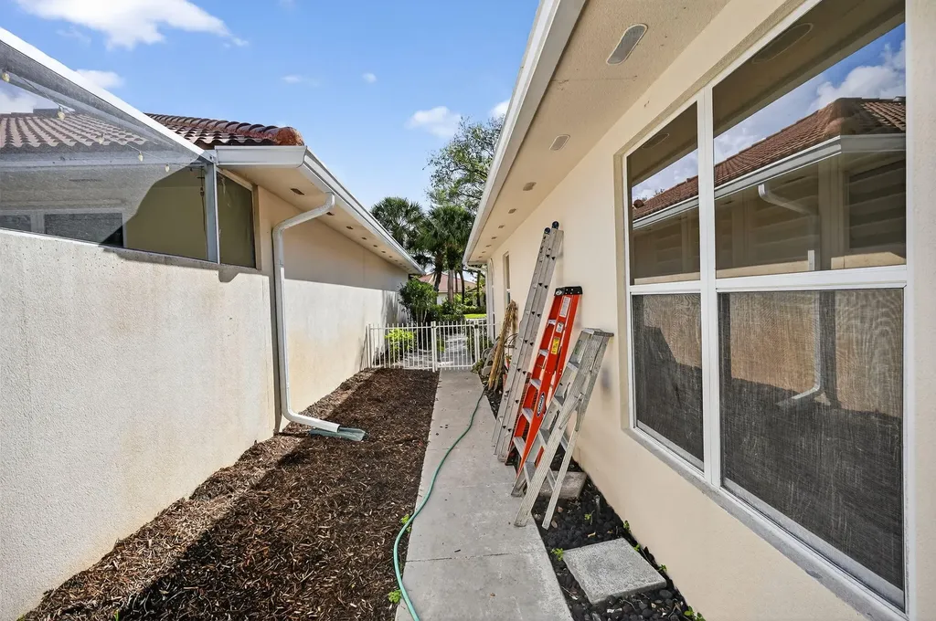 217 E Tall Oaks Circle Palm Beach Gardens FL 33410