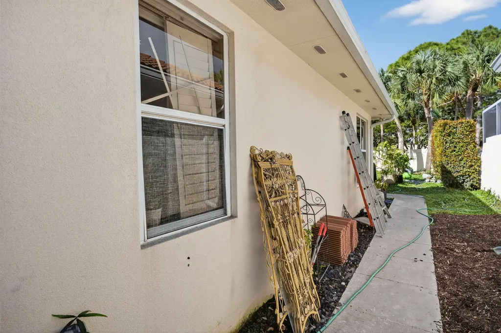 217 E Tall Oaks Circle Palm Beach Gardens FL 33410