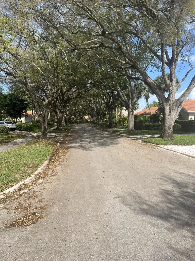 217 E Tall Oaks Circle Palm Beach Gardens FL 33410