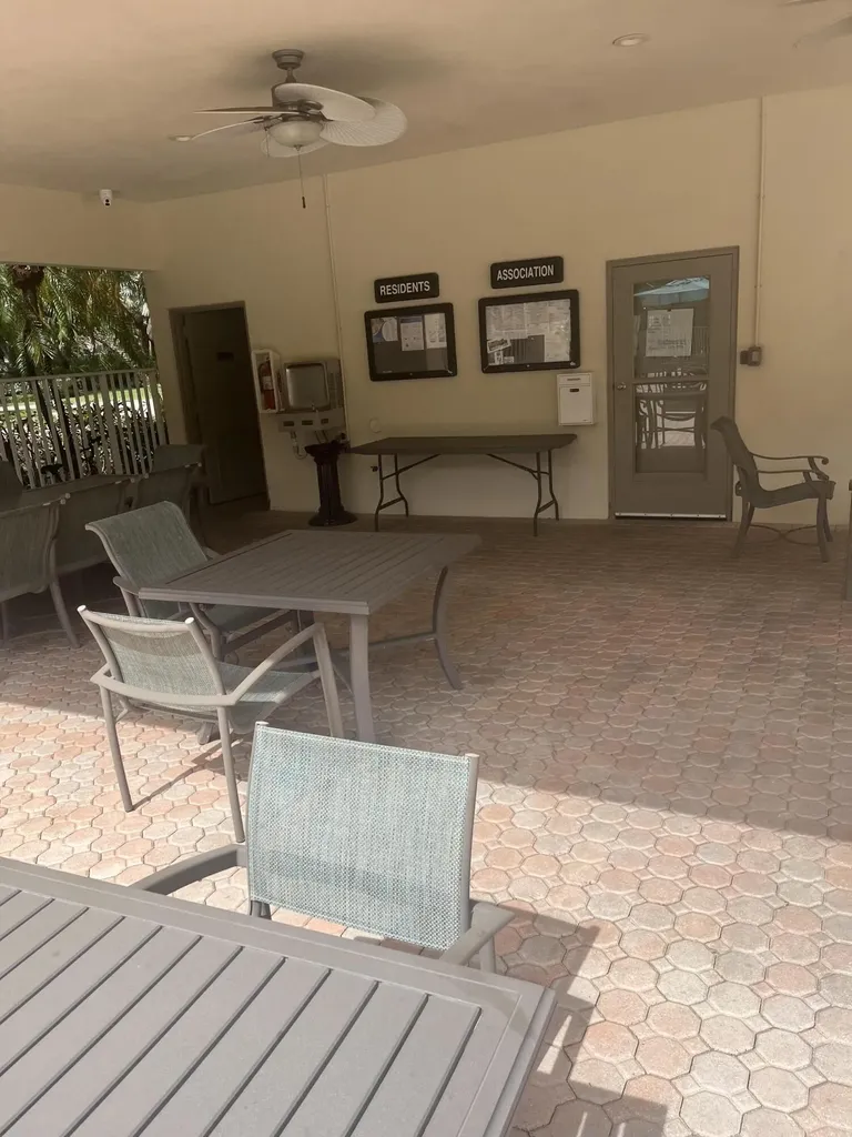 217 E Tall Oaks Circle Palm Beach Gardens FL 33410