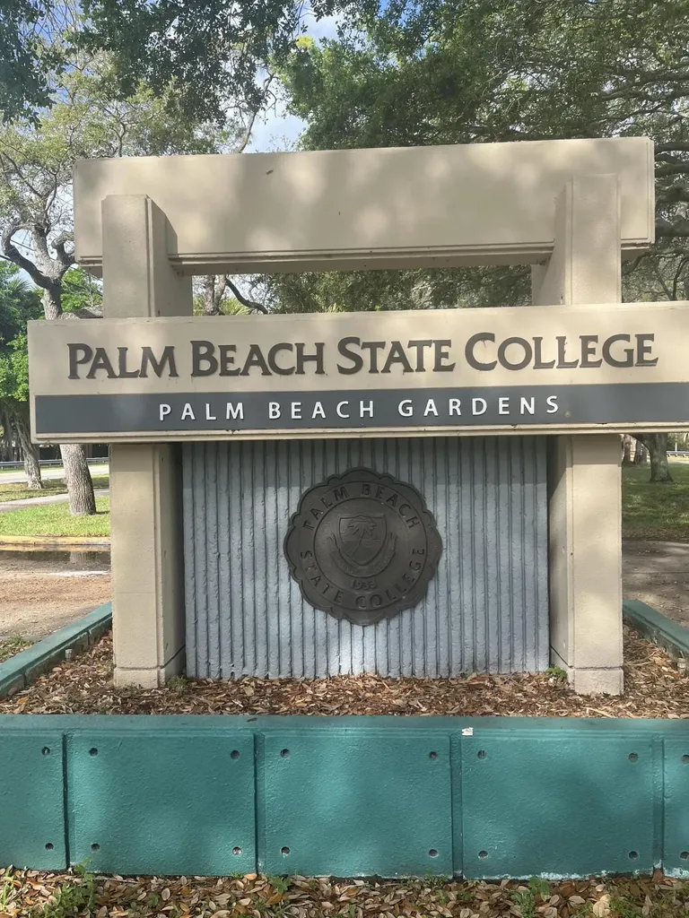 217 E Tall Oaks Circle Palm Beach Gardens FL 33410