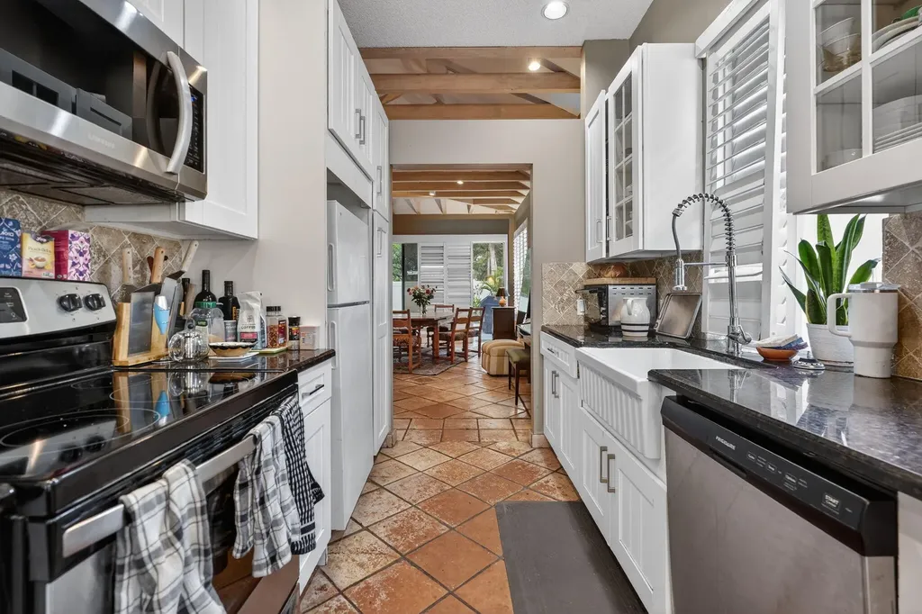217 E Tall Oaks Circle Palm Beach Gardens FL 33410