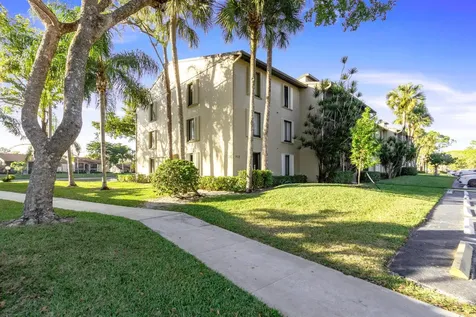 712 Sunny Pine Way Greenacres FL 33415
