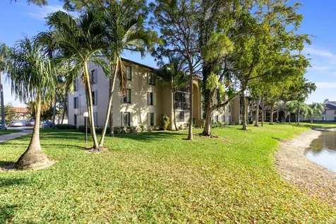 712 Sunny Pine Way Greenacres FL 33415
