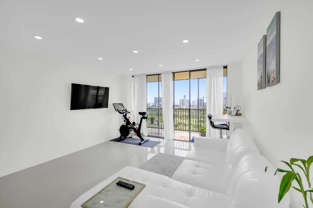 20335 W Country Club Drive Aventura FL 33180