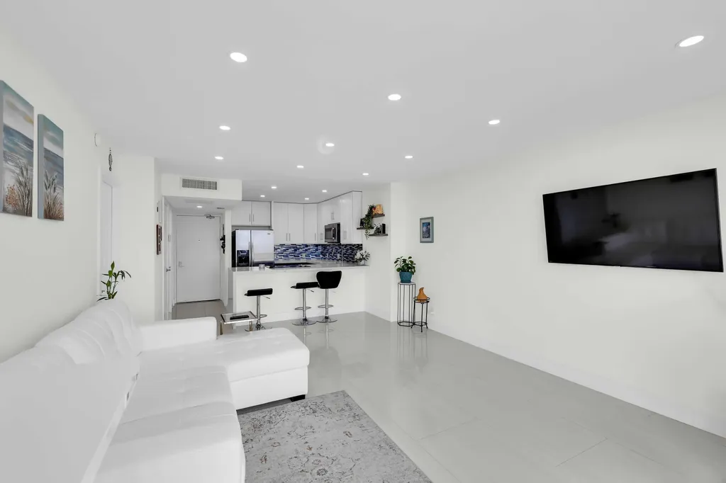 20335 W Country Club Drive Aventura FL 33180
