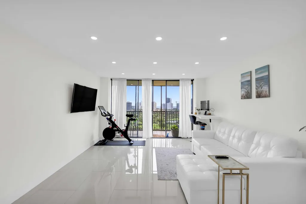 20335 W Country Club Drive Aventura FL 33180