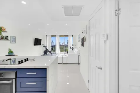 20335 W Country Club Drive Aventura FL 33180