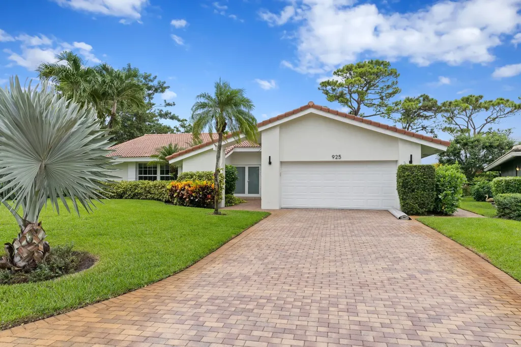 925 Foxpointe Circle Delray Beach FL 33445