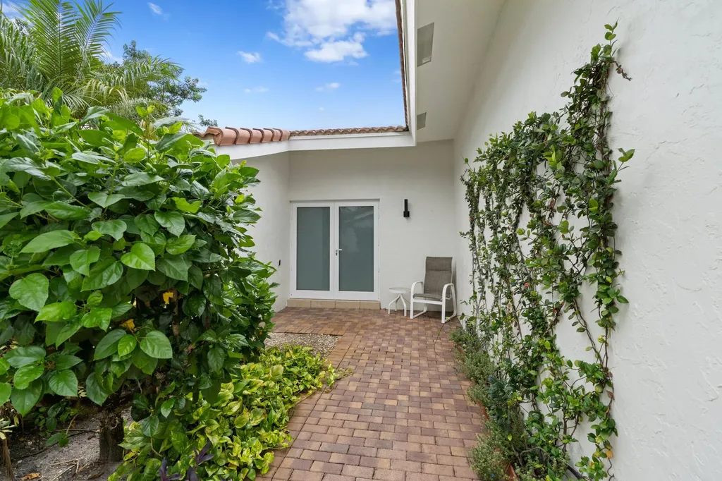 925 Foxpointe Circle Delray Beach FL 33445