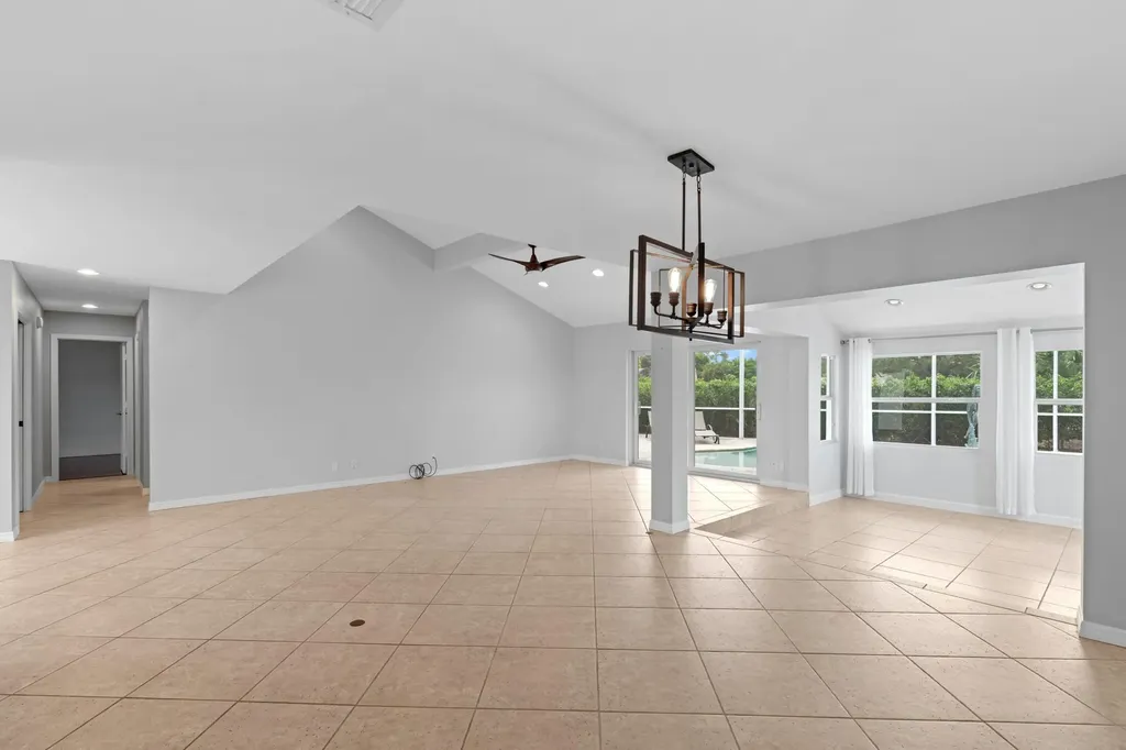 925 Foxpointe Circle Delray Beach FL 33445