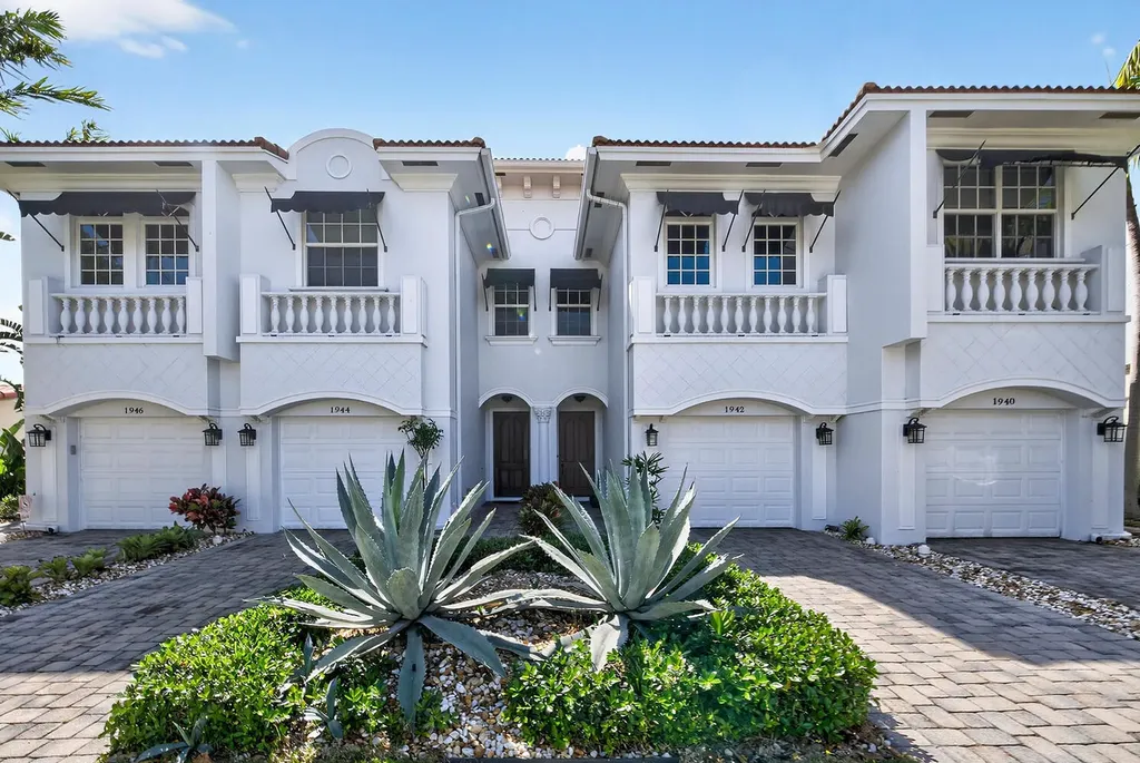 1942 NE 32nd Street Lighthouse Point FL 33064