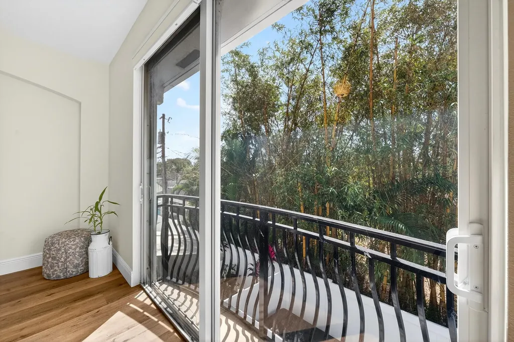 1942 NE 32nd Street Lighthouse Point FL 33064