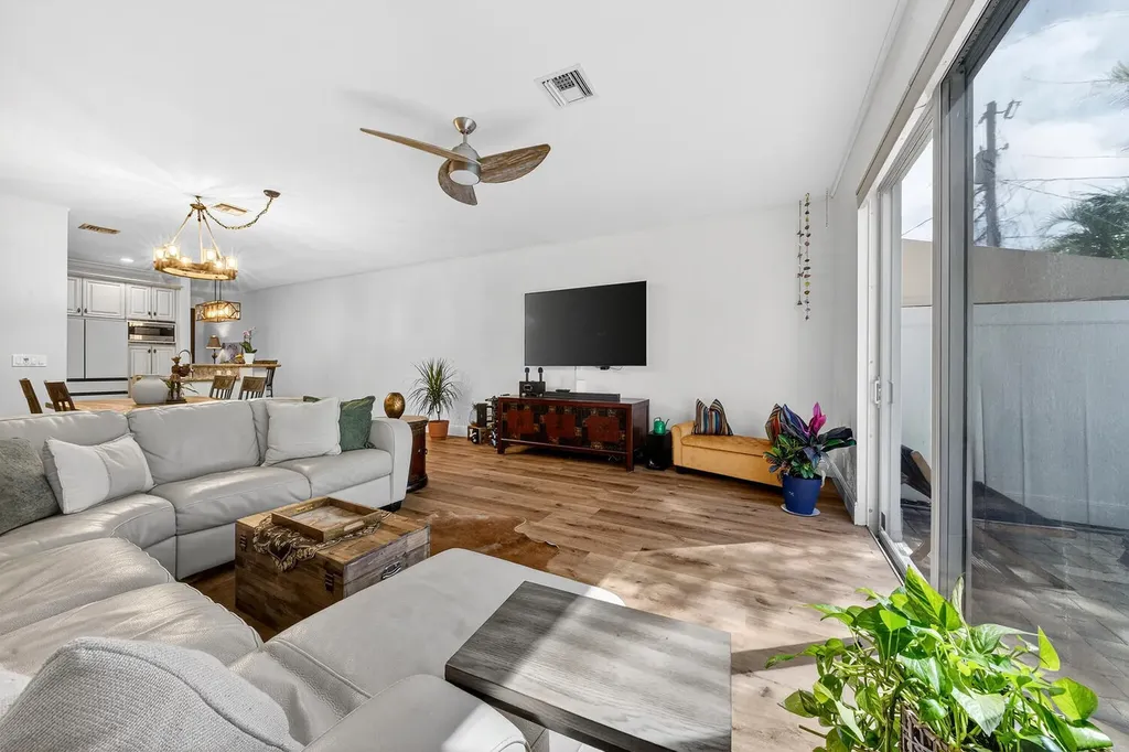 1942 NE 32nd Street Lighthouse Point FL 33064