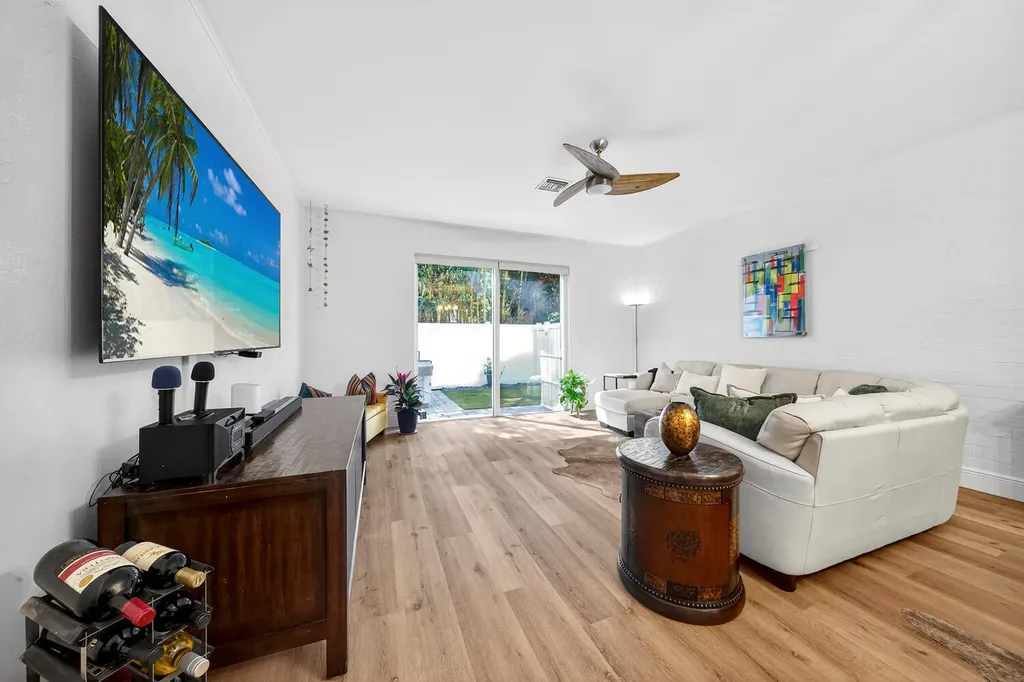 1942 NE 32nd Street Lighthouse Point FL 33064
