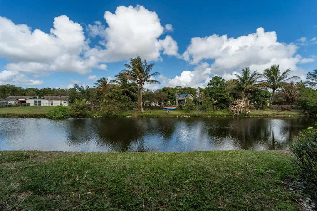 108 Village Walk Drive Royal Palm Beach FL 33411