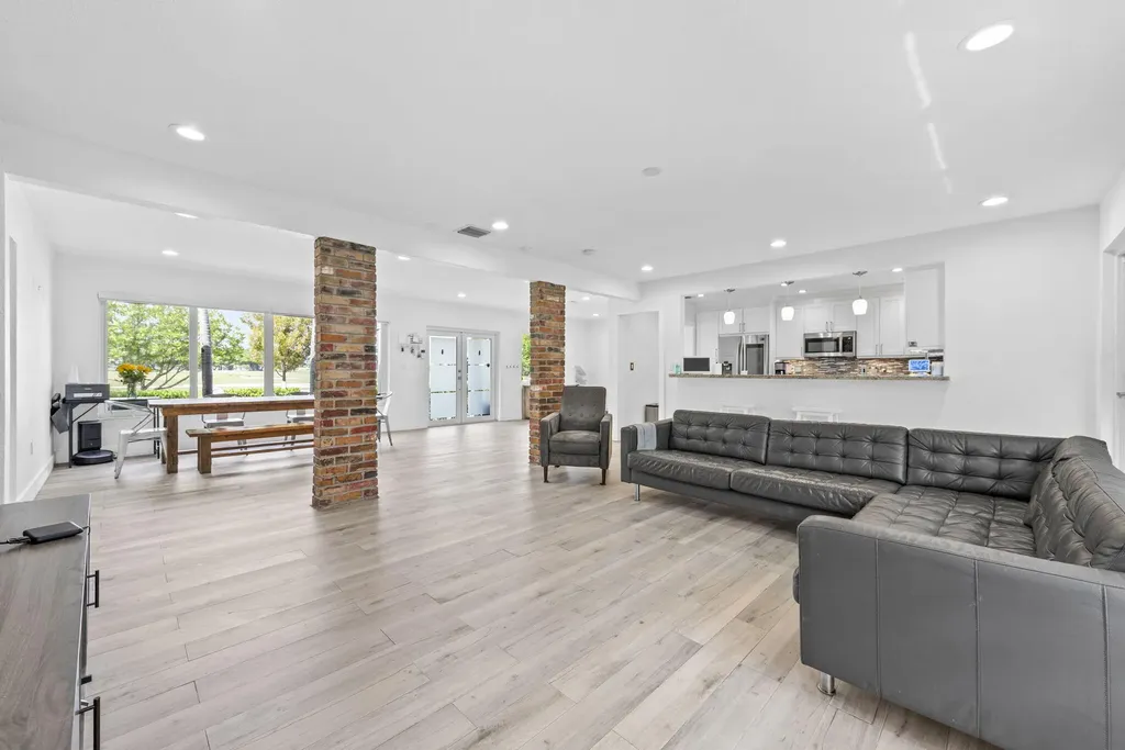 409 N 14th Avenue Hollywood FL 33020