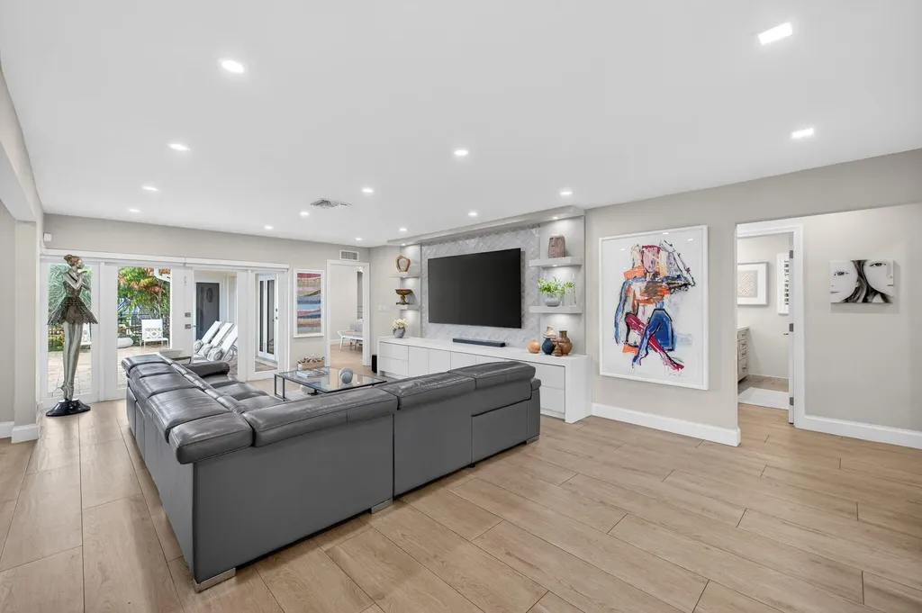 2760 NE 55th Street Fort Lauderdale FL 33308