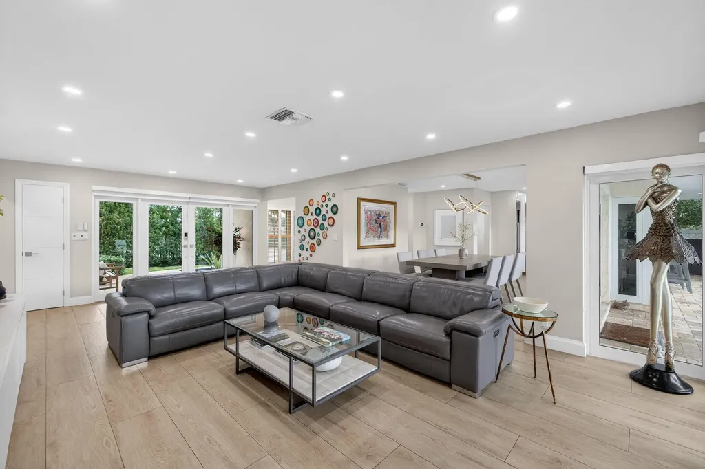 2760 NE 55th Street Fort Lauderdale FL 33308
