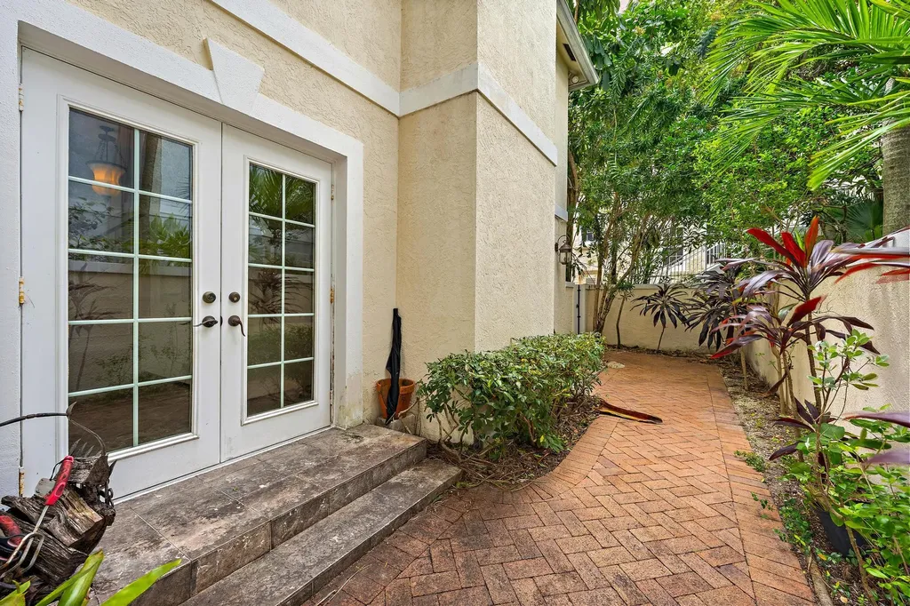 230 Park Avenue Palm Beach FL 33480