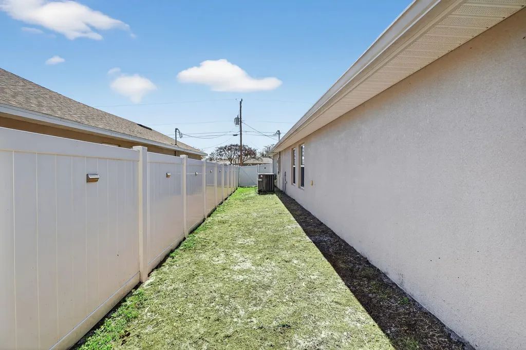 5462 NW Scepter Drive Port St Lucie FL 34983