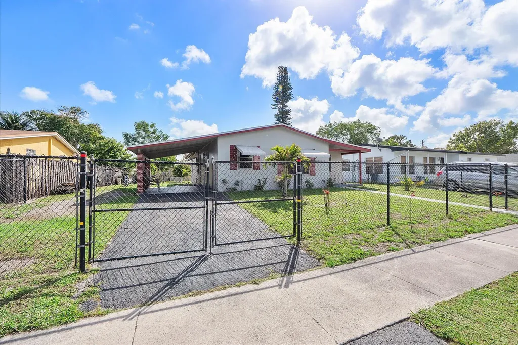 640 SW 28th Terrace Fort Lauderdale FL 33312