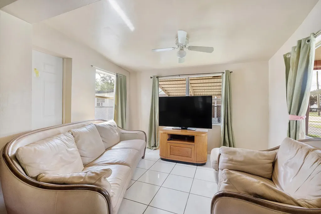 640 SW 28th Terrace Fort Lauderdale FL 33312