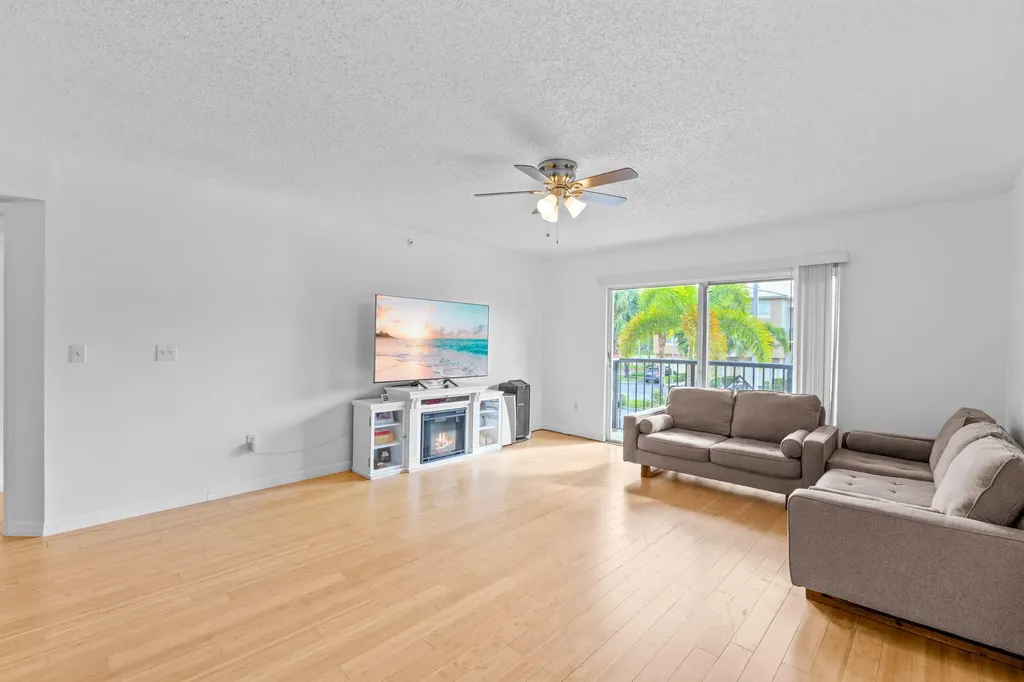 1000 Crestwood Court Court S Royal Palm Beach FL 33411