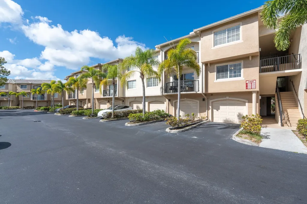 1000 Crestwood Court Court S Royal Palm Beach FL 33411