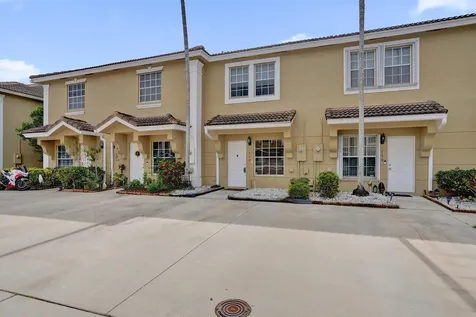 752 SW 122nd Terrace Pembroke Pines FL 33025