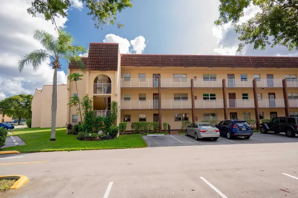 8861 Sunrise Lakes Boulevard Sunrise FL 33322