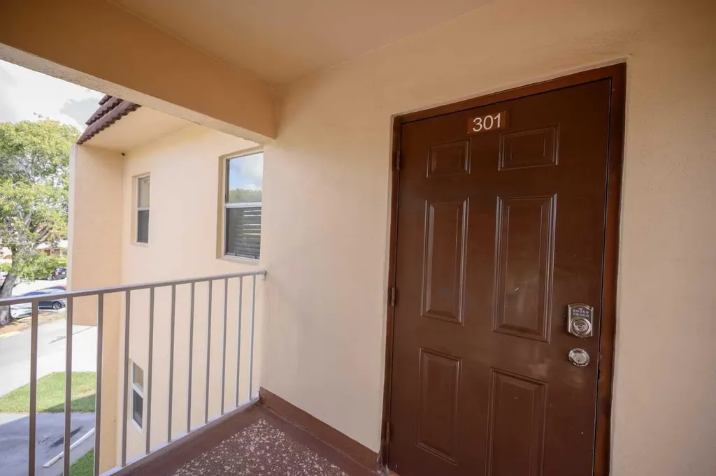 8861 Sunrise Lakes Boulevard Sunrise FL 33322
