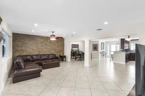 5581 SW 13th Street Plantation FL 33317