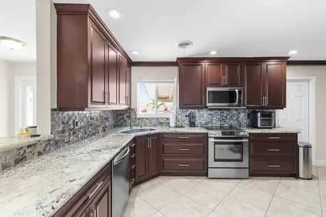 5581 SW 13th Street Plantation FL 33317