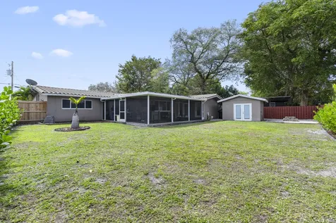 5581 SW 13th Street Plantation FL 33317