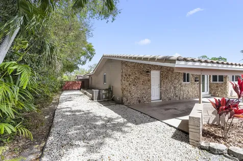 5581 SW 13th Street Plantation FL 33317